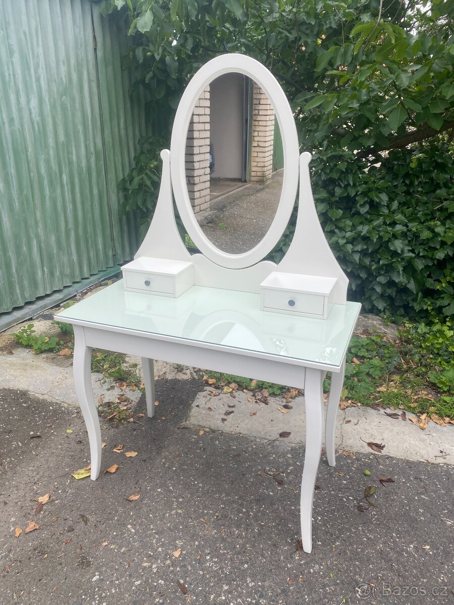 Kosmetický stolek IKEA Hemnes