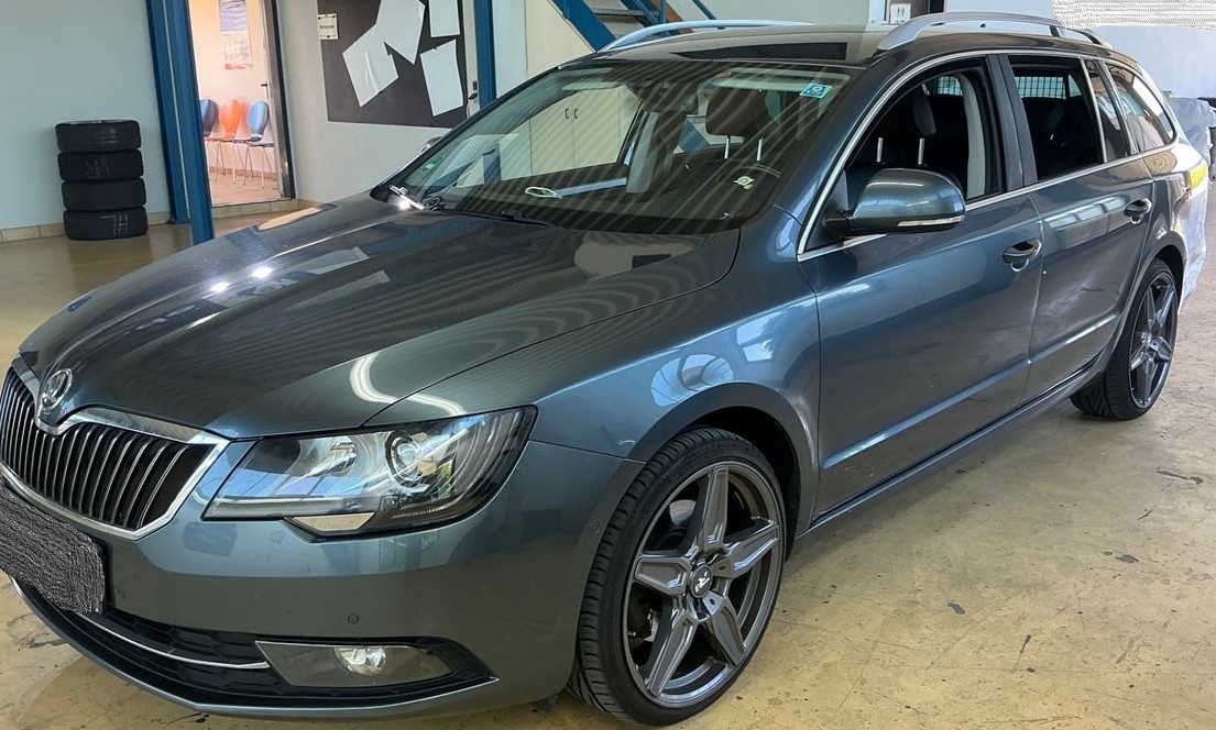Škoda Superb FL 2.0 Tdi DSG 125 KW 4/2015 EXCLUSIVE TOP STAV