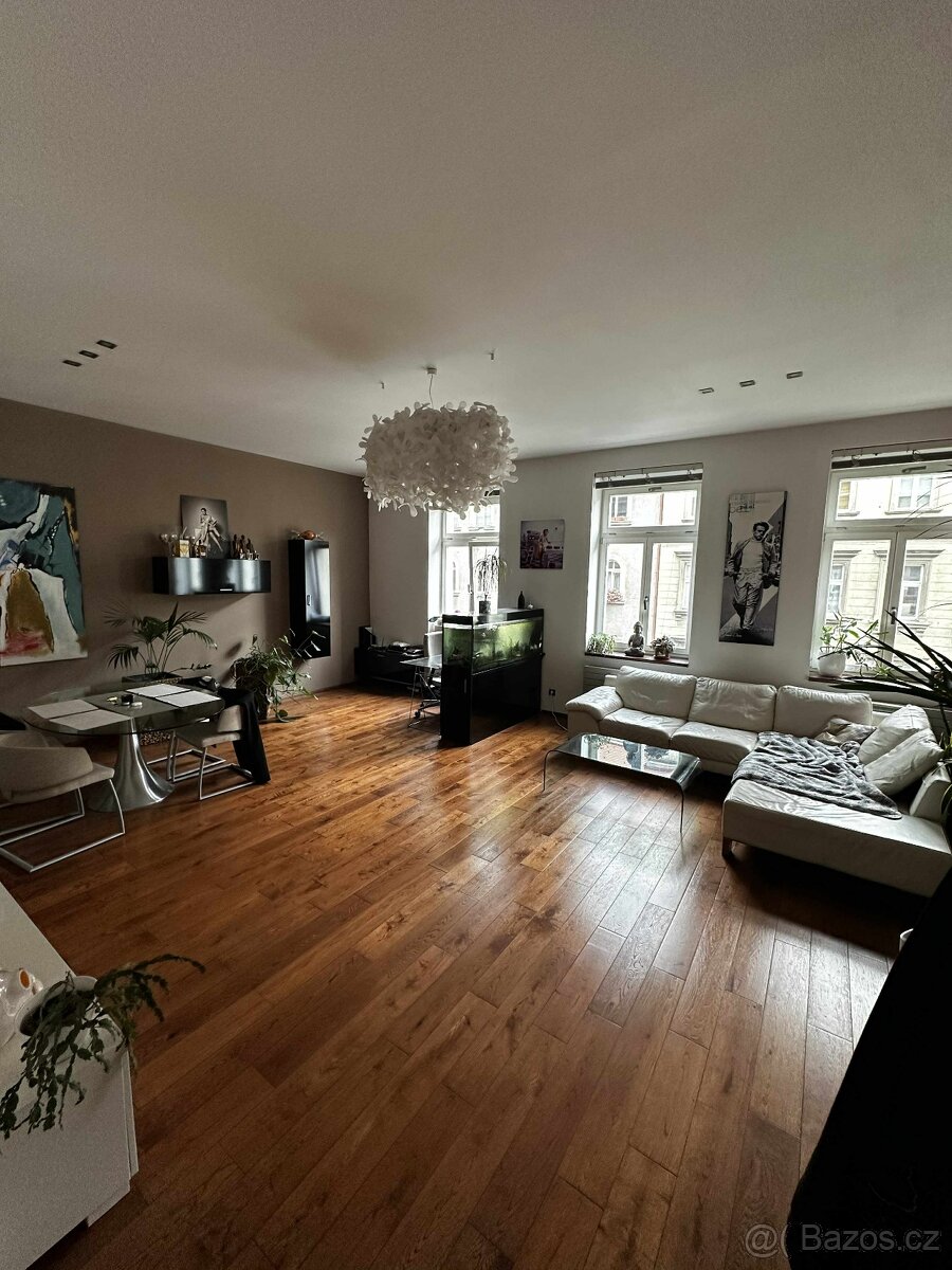 Stylový byt 2+1 s balkonem na Žižkově – 90 m²