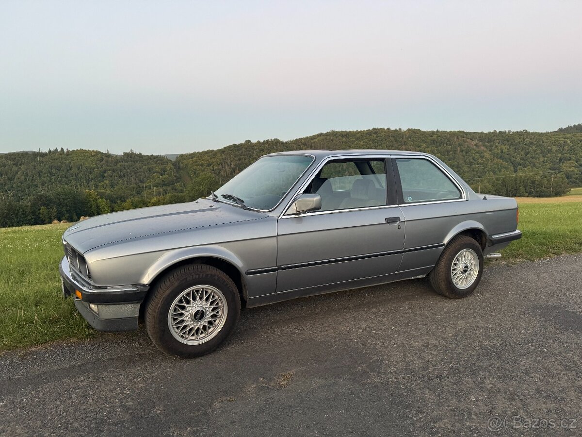 BMW E30 coupe