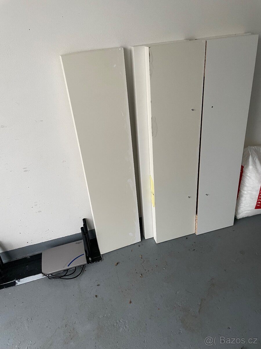 Police ikea 4 kusy lack