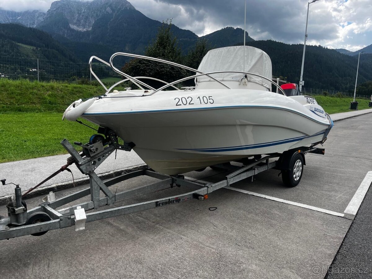 Loď Quicksilver Commander 555