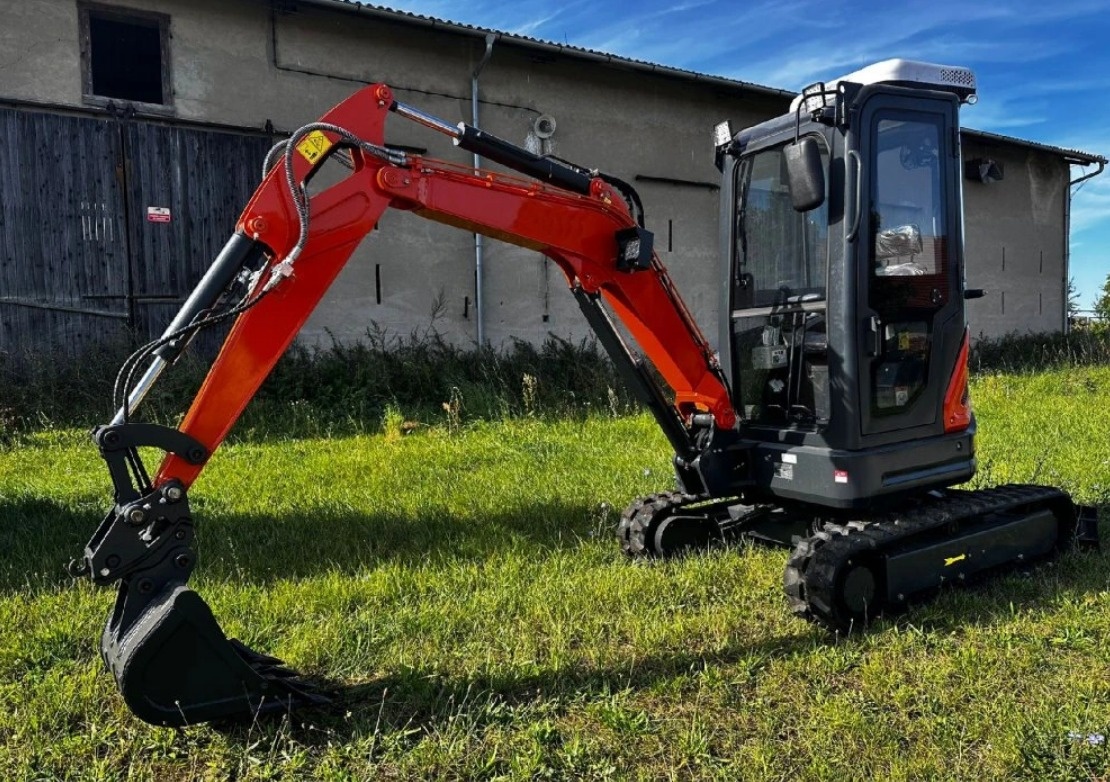 Bagr 3t tříválcový motor roztahovací pásy mimoosé kopání