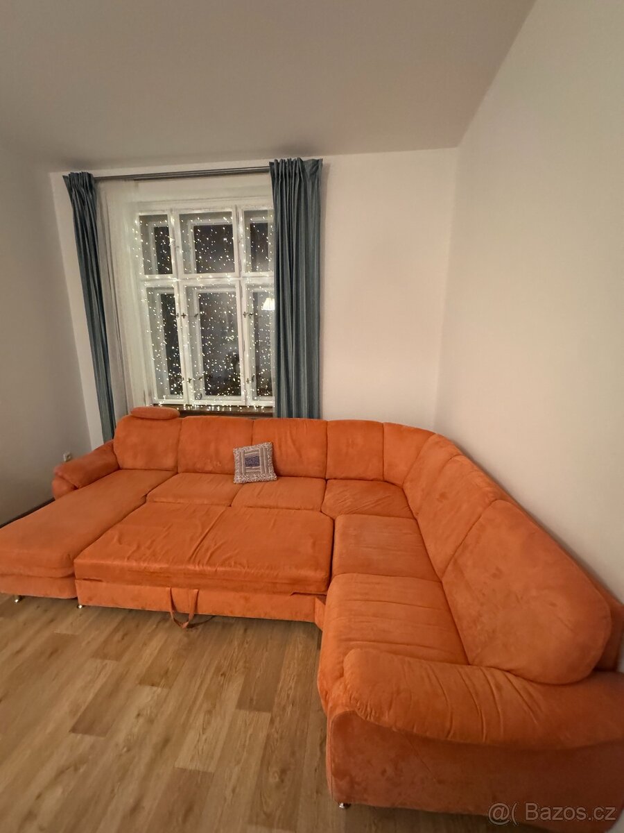 Prodám velký oranžový gauč