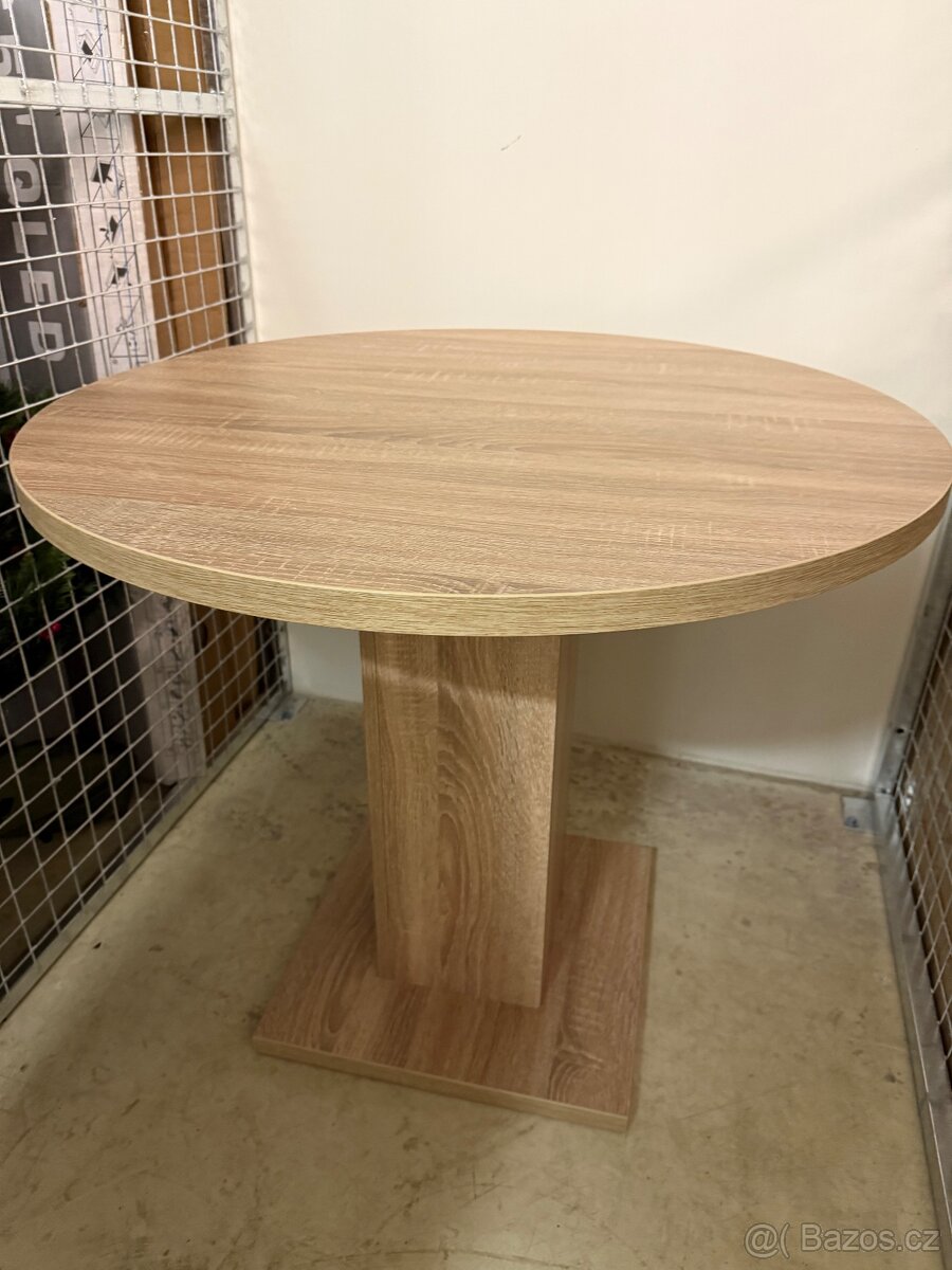 Jídelní stůl , nový