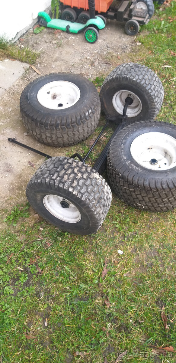 kola, pneu, trakturek