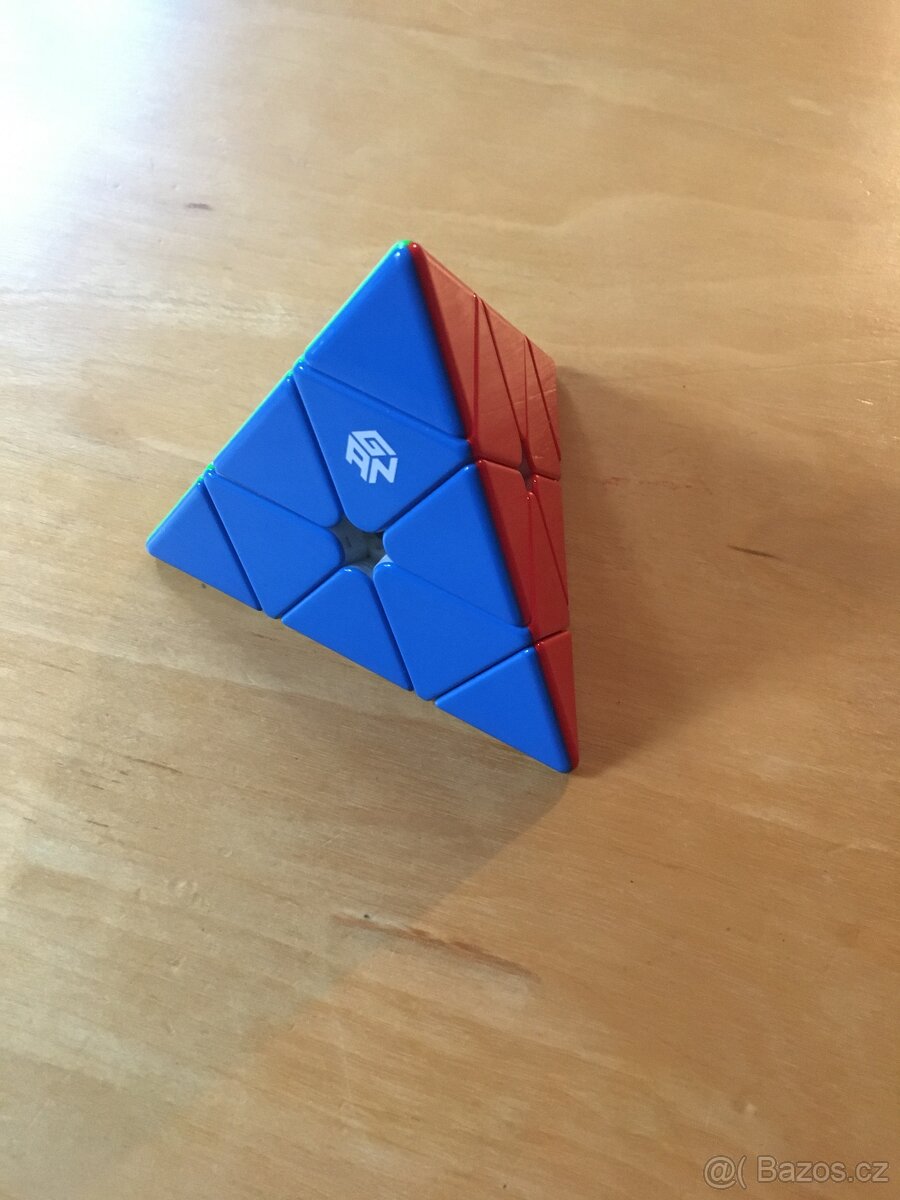 Rubikova koskta GAN Pyraminx M Enhanced Uv coated