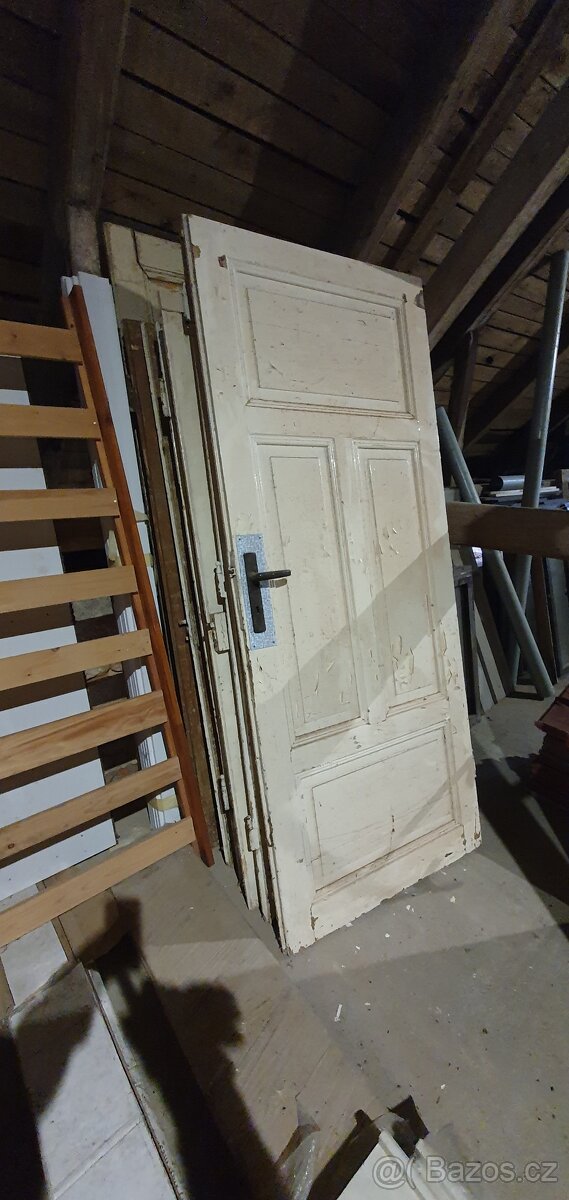 Stare dřevěné dveře