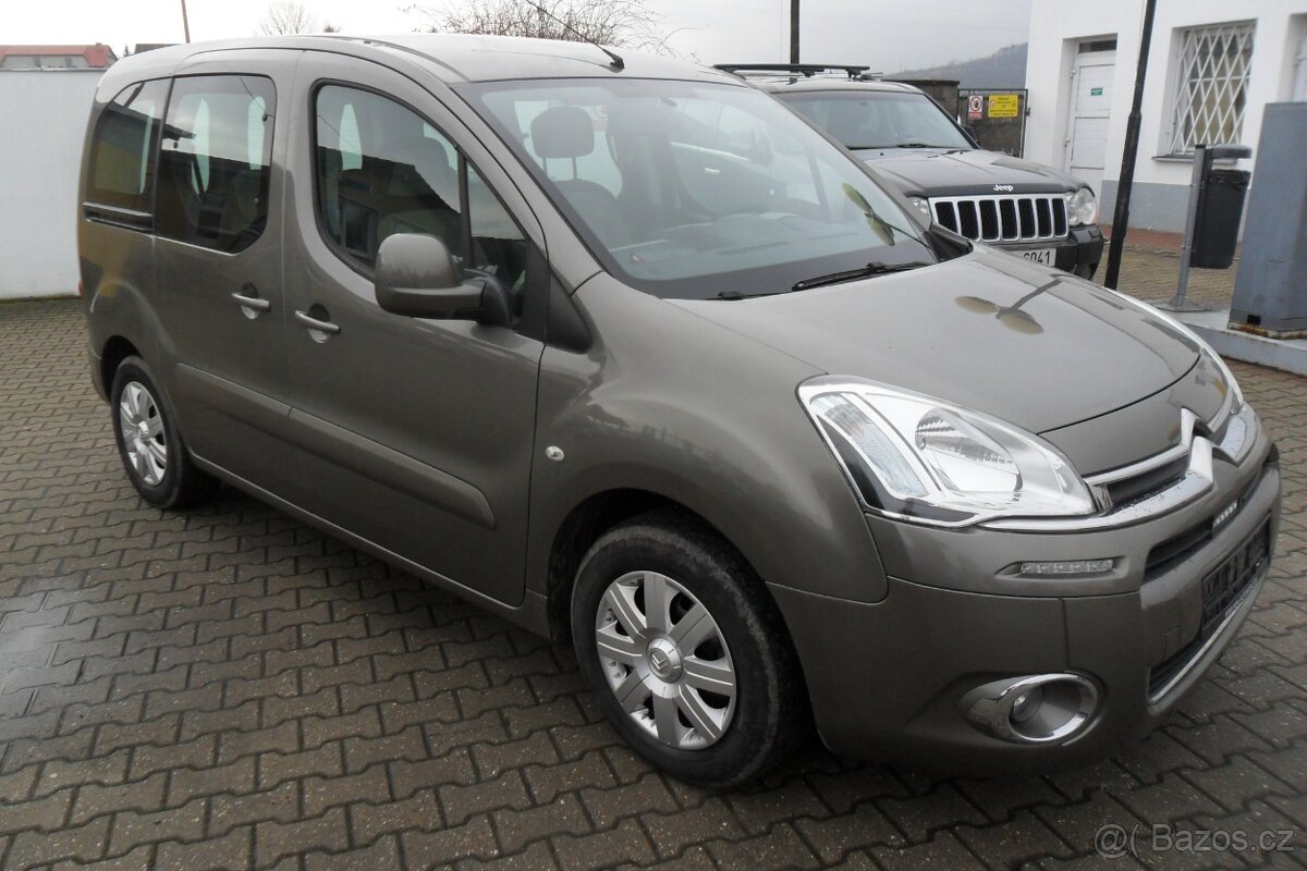 Citroen Berlingo 1.6 HDi, r. 2013, Servisní kniha