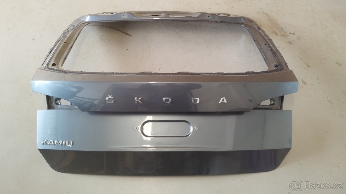 Páté dveře Škoda Kamiq šedá metalíza