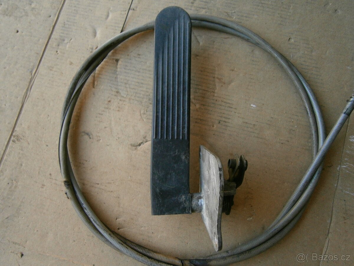 škoda 100 plynový pedál