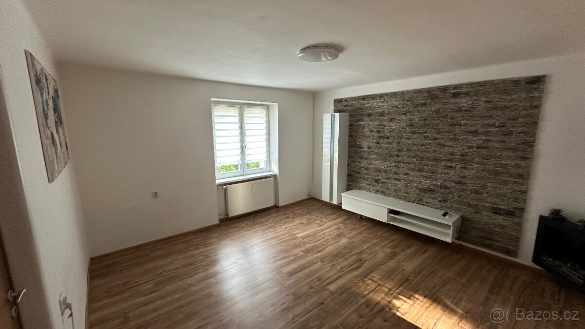Byt v OV 2+1, balkon, cihlový dům