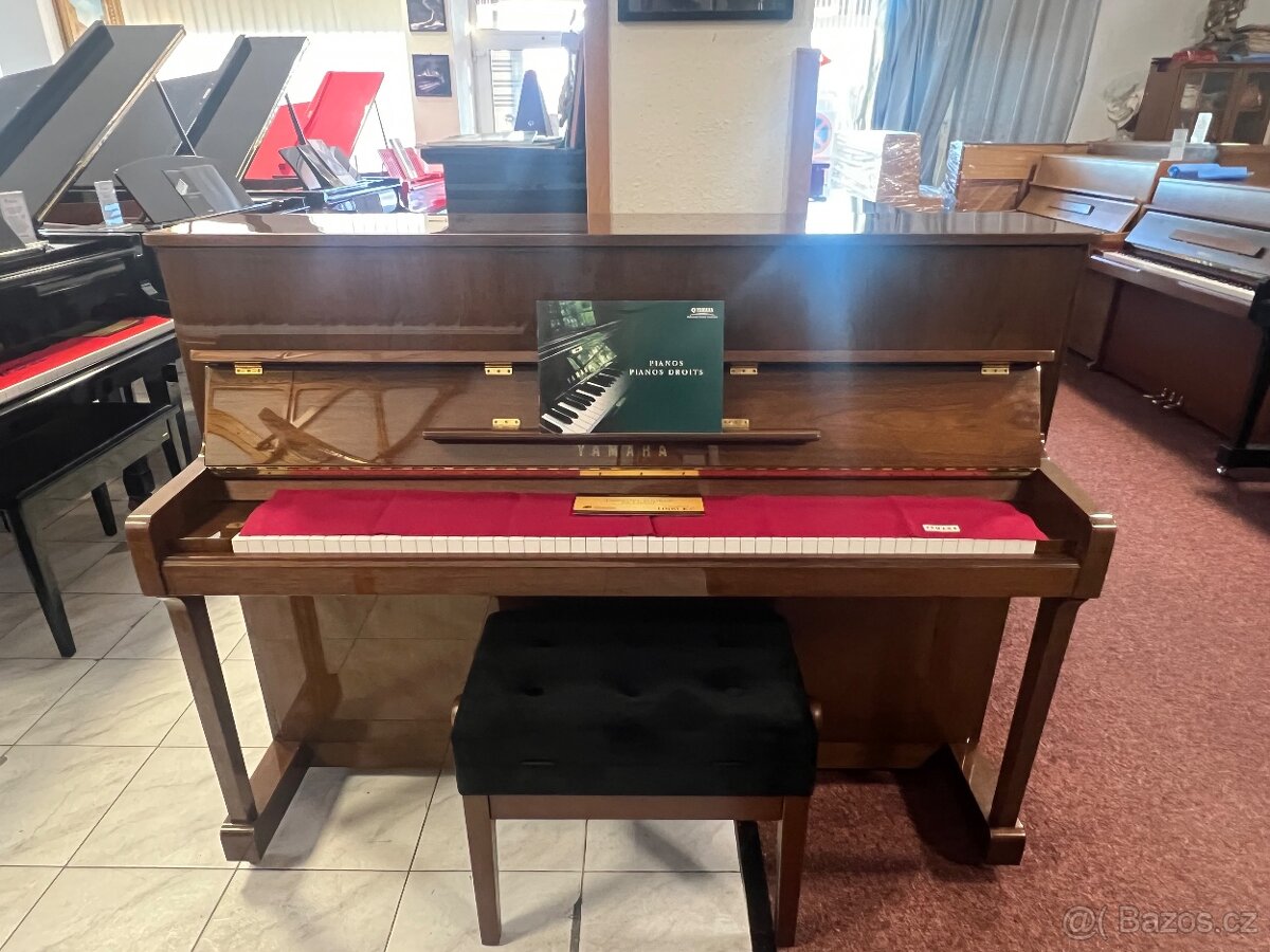 Akustické piano Yamaha P116, made in England, záruka 5 let.