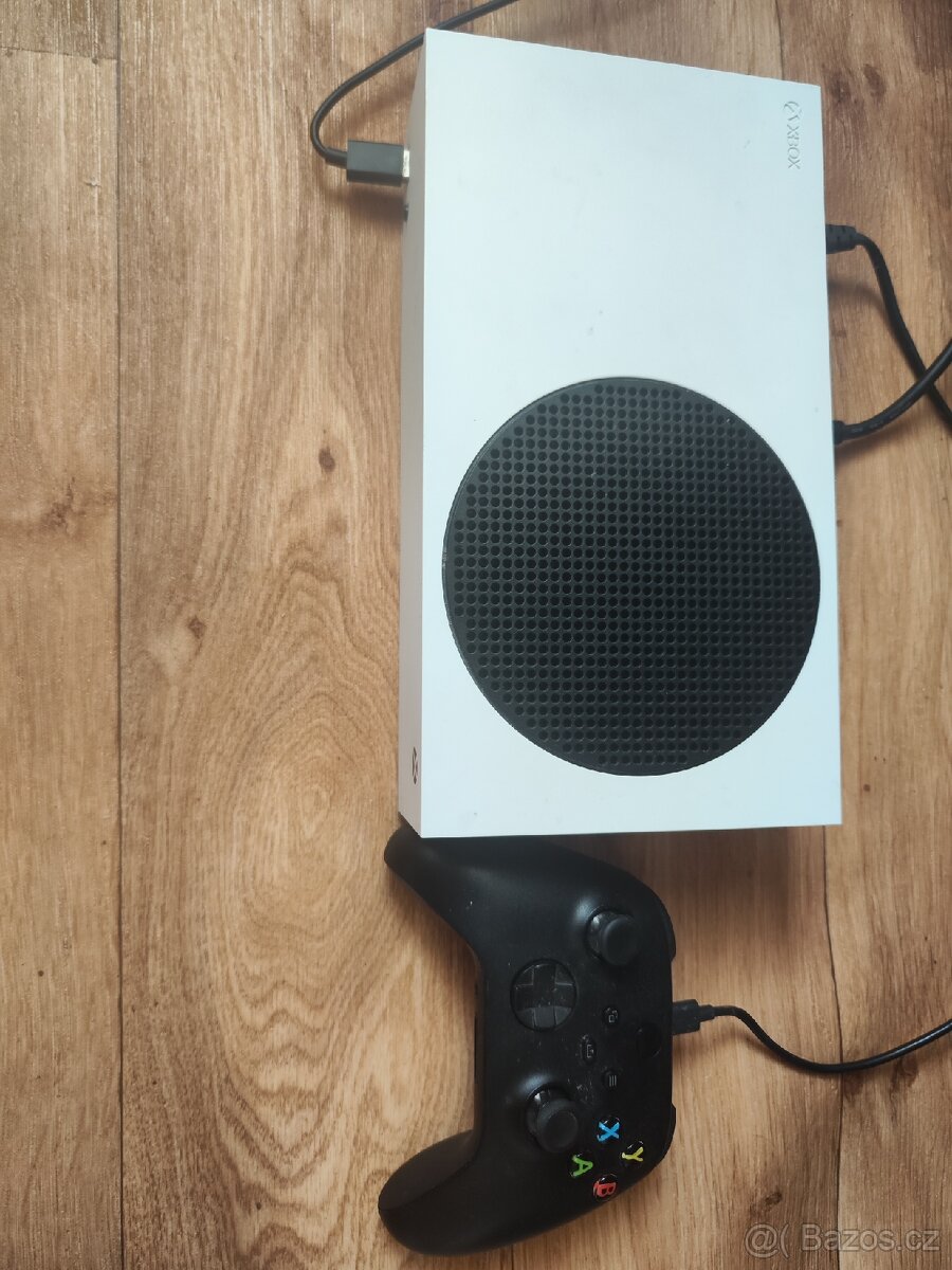 Xbox series S 512 GB + ovladač + herní monitor + sluchátka
