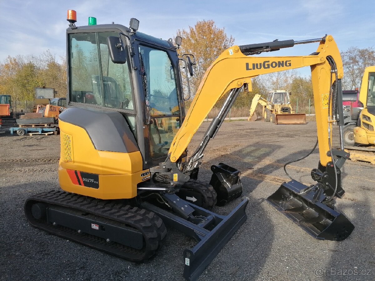 Minibagr Liugong 9027 Nový stroj. včetně lopat. Nyní akce