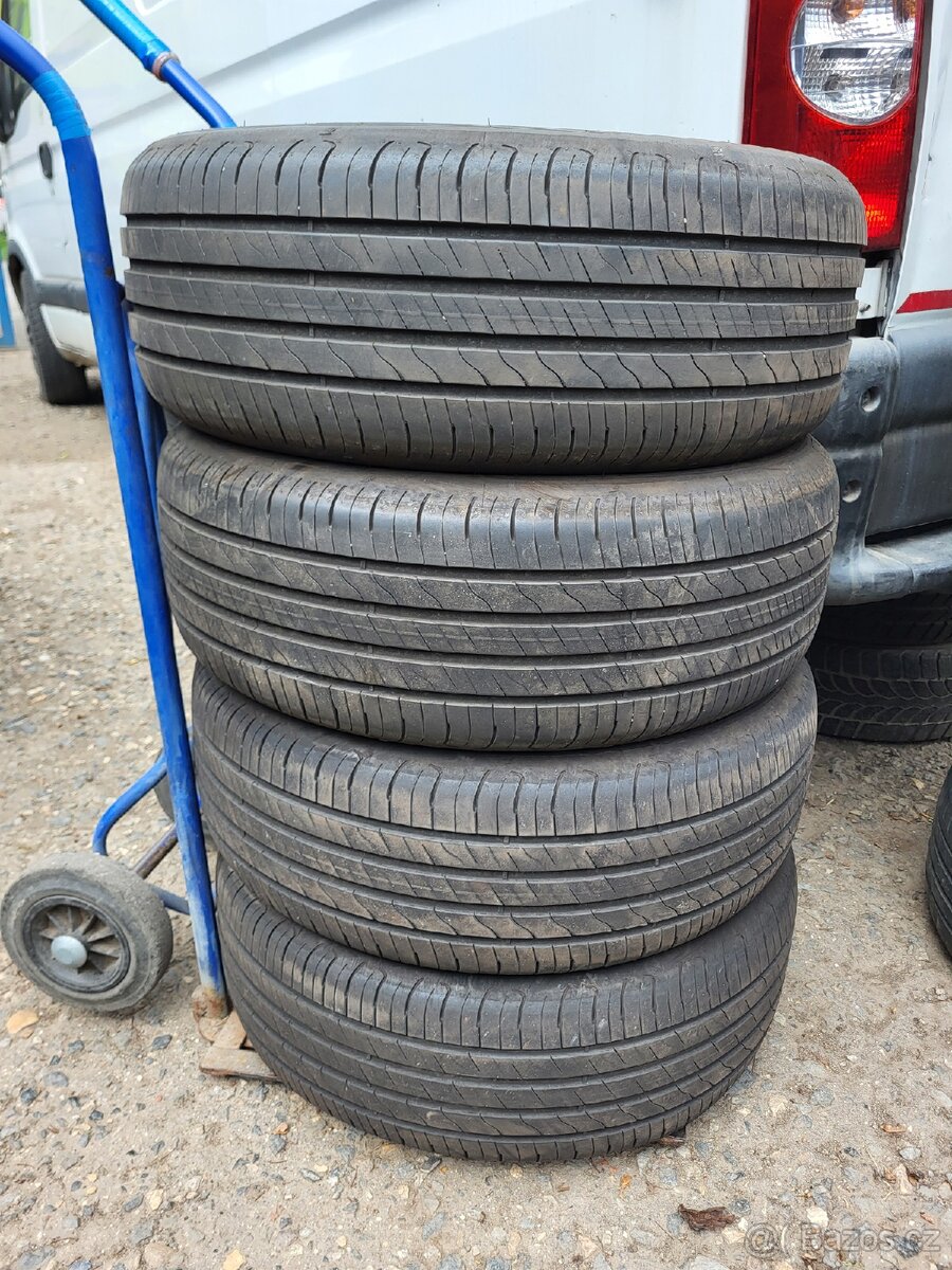 215  55 17"  GoodYear EfficientGrip