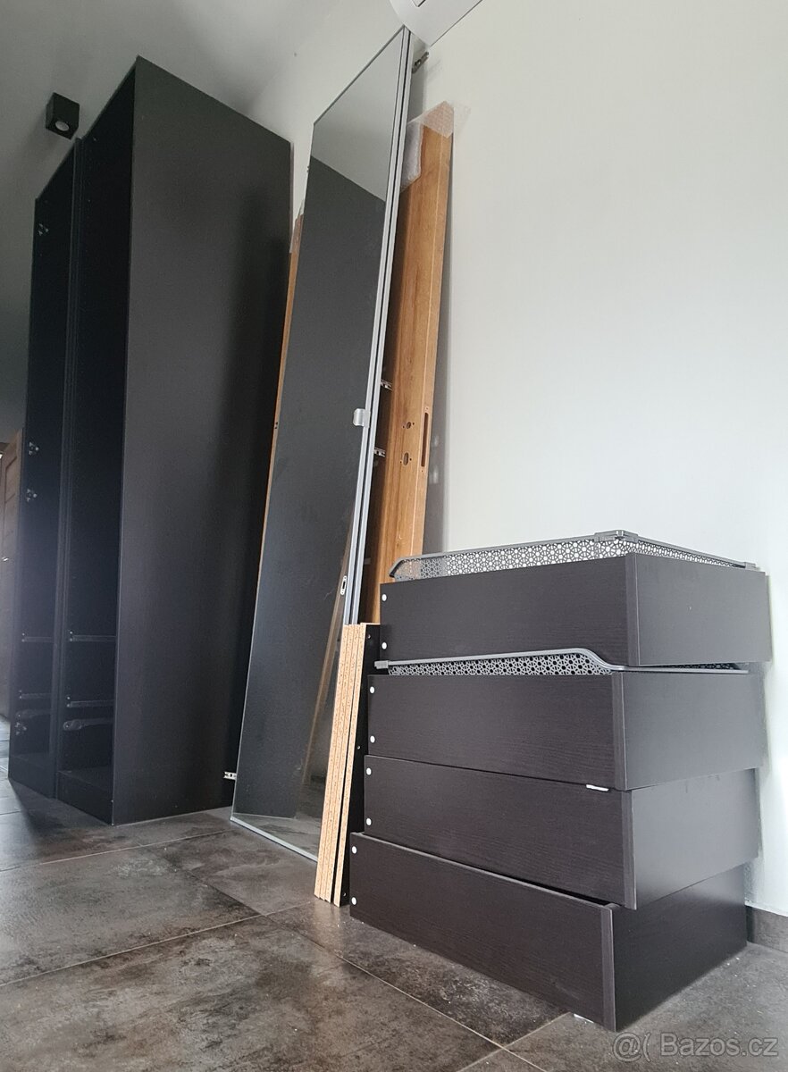 577 - 2x šatní skříně s dveřmi se zrcadly IKEA VIKEDAL