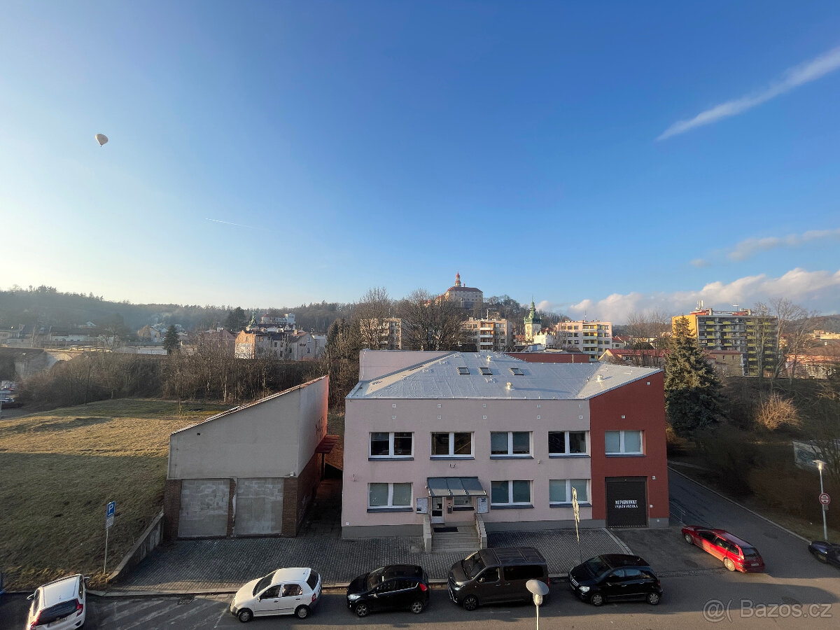 pronájem Náchod centrum zděný byt 3+1 65m2 s výtahem