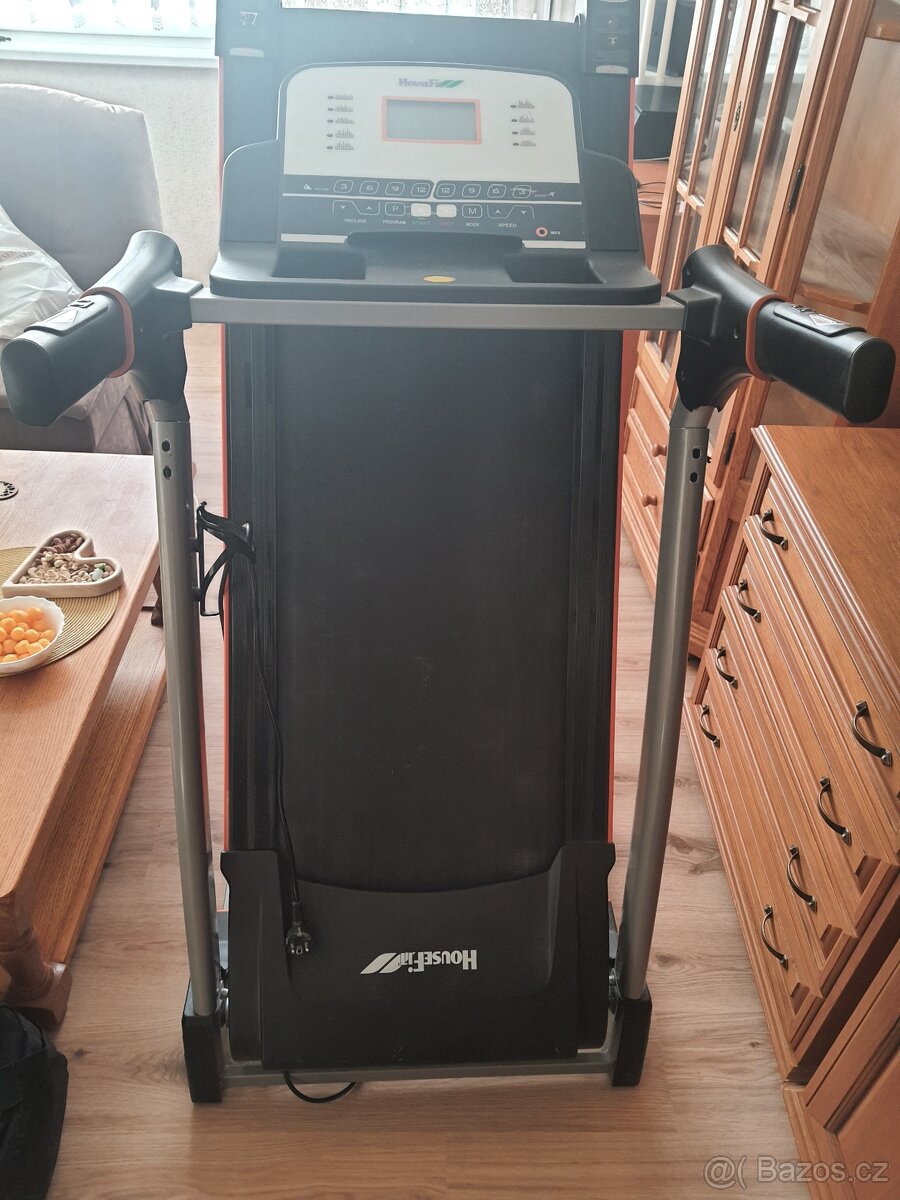 Běžecký trenažér HouseFit