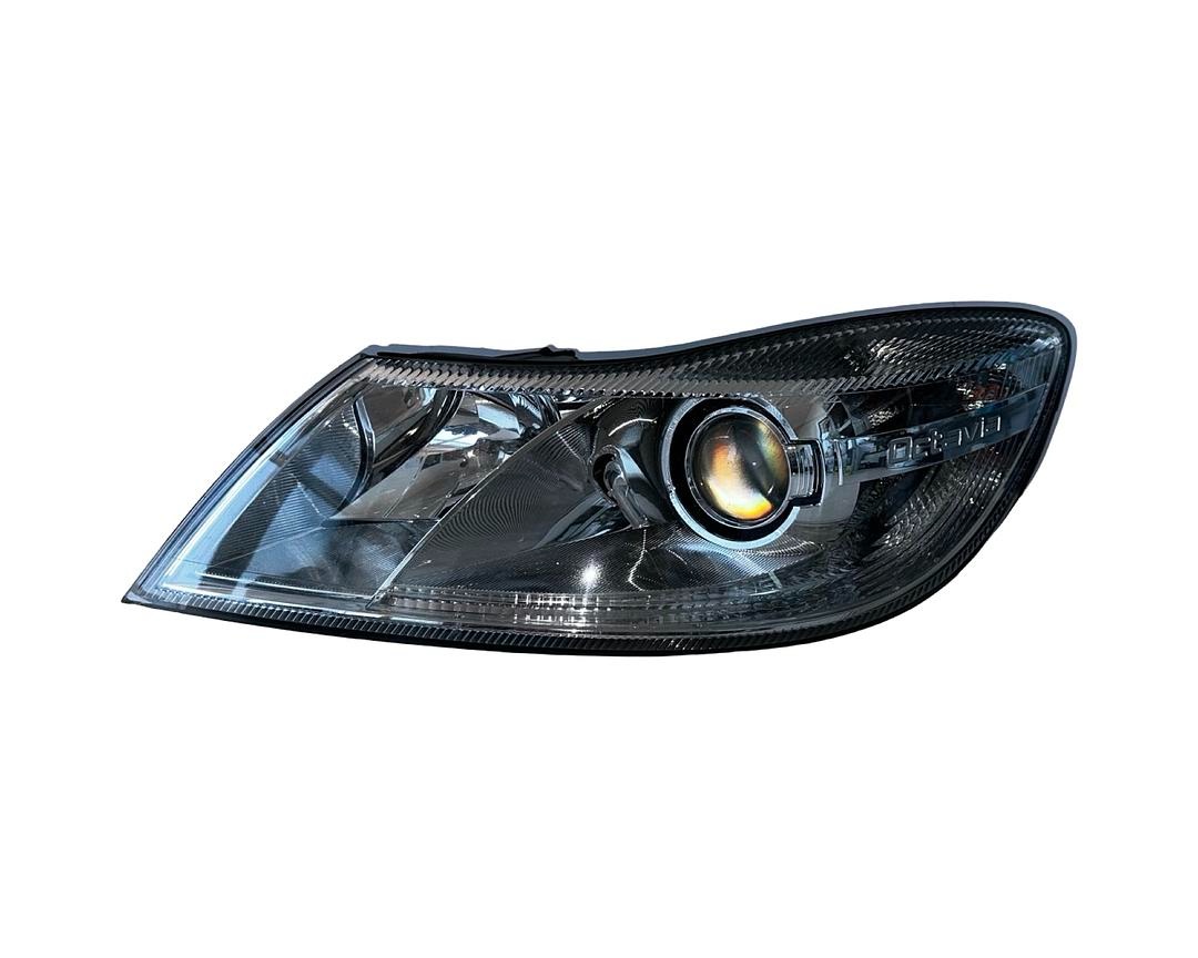 Levé světlo xenon 1Z1941015G Škoda Octavia 2 FL r.v. 2012