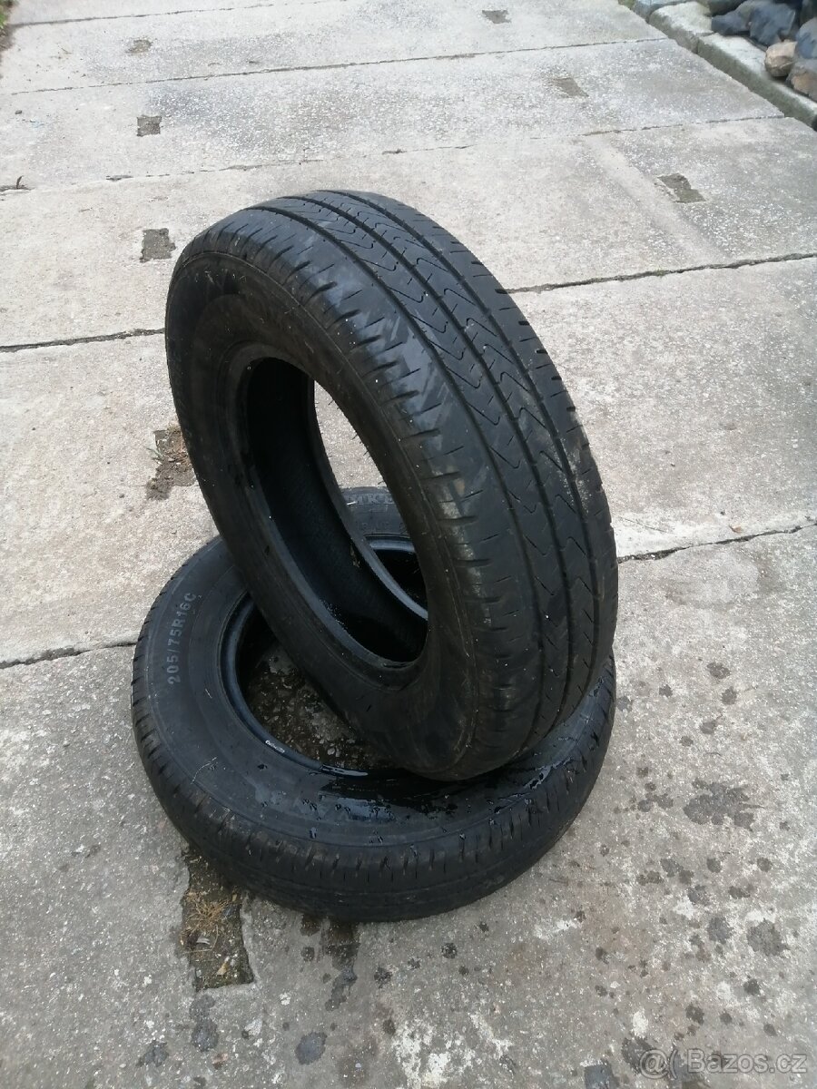 Pneu 205 /75R 16C