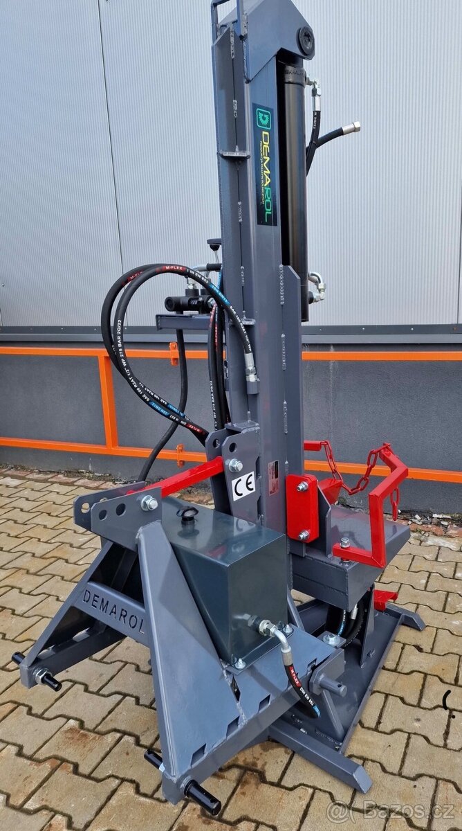 Štípačka na traktor