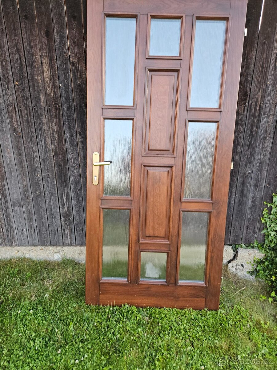 Dřevěné vchodové dveře s izolačními dvojskly, 98 x 208 cm
