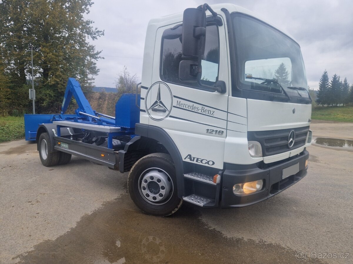 Mercedes Atego 1218 hákový nosič kontejnerů