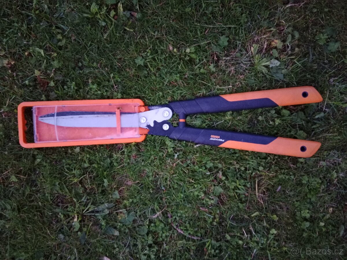 Nůžky na živý plot Fiskars