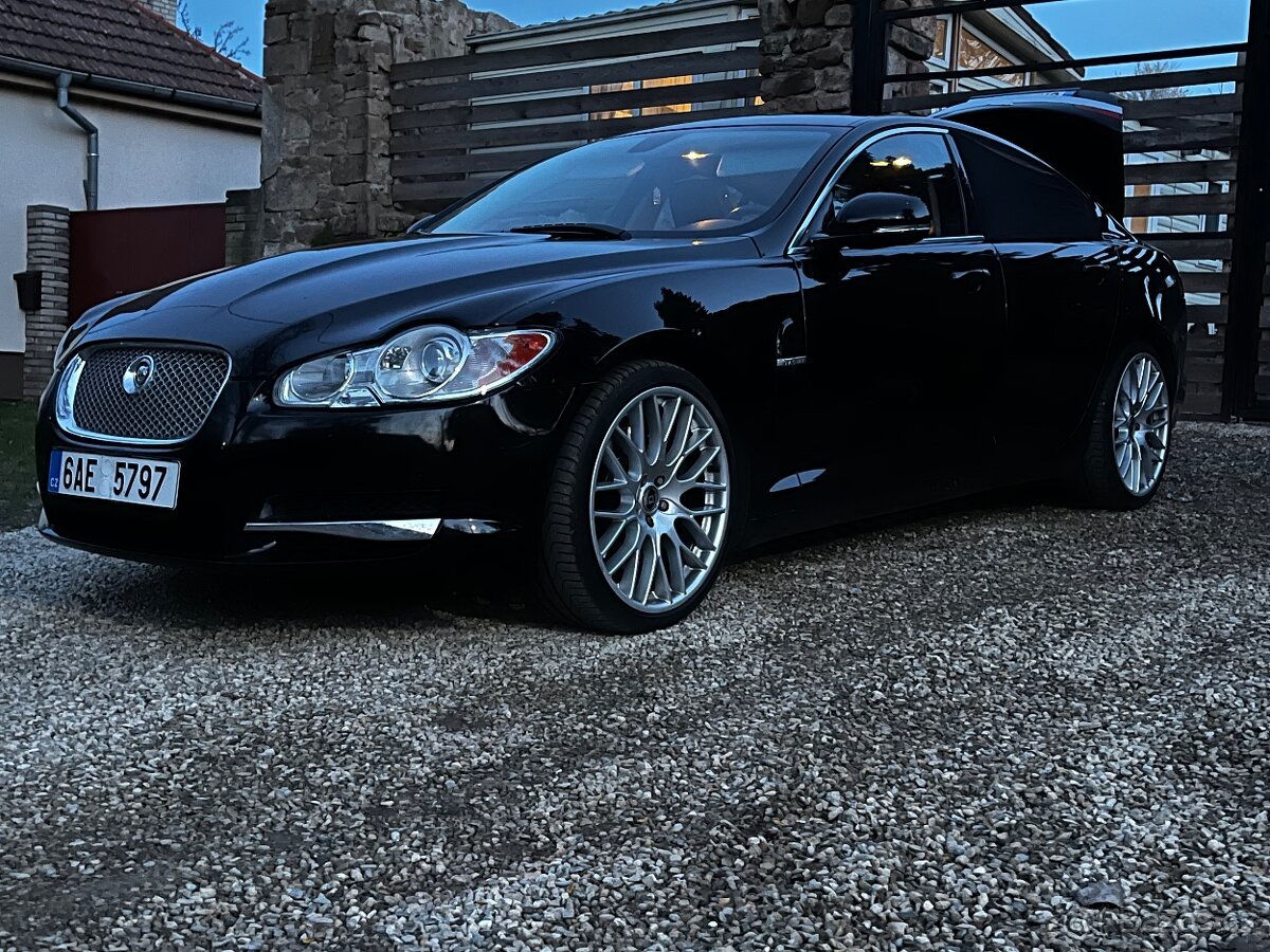 Jaguar XF 3.0D, 155kw, automat, 180tis najeto