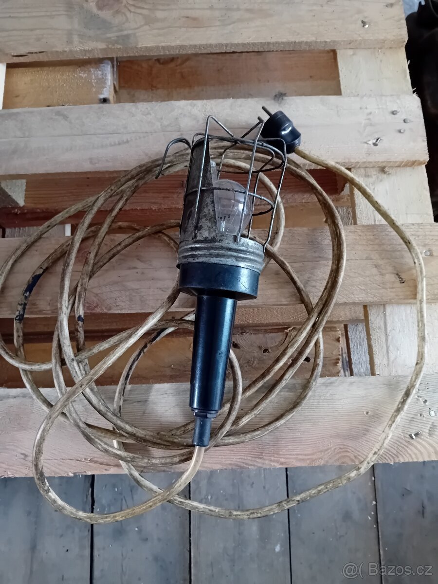 Staré poctivé světlo / lampa do dílny