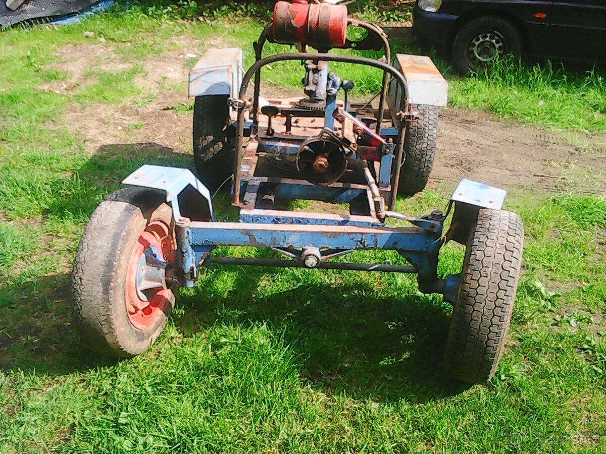 torzo domaděl traktůrku