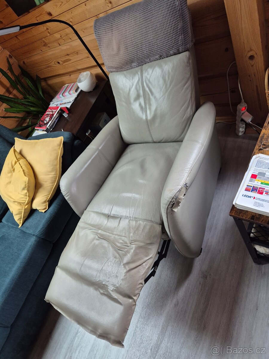 Daruji za odvoz 2x el. polohovaci TV kreslo