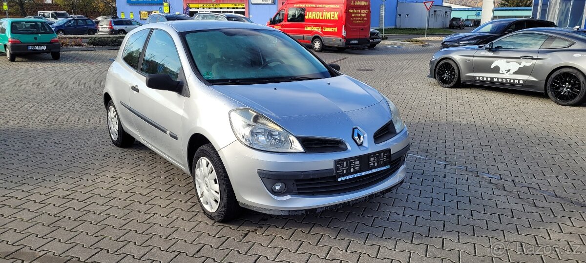 Renault clio rok 2006 najeto 130 tisíc 1.6 16v