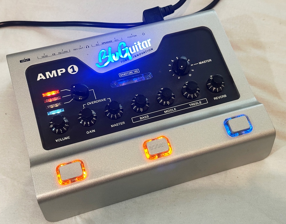 BluGuitar Silver AMP1 100W malý, ľahký gitarový zosilovač