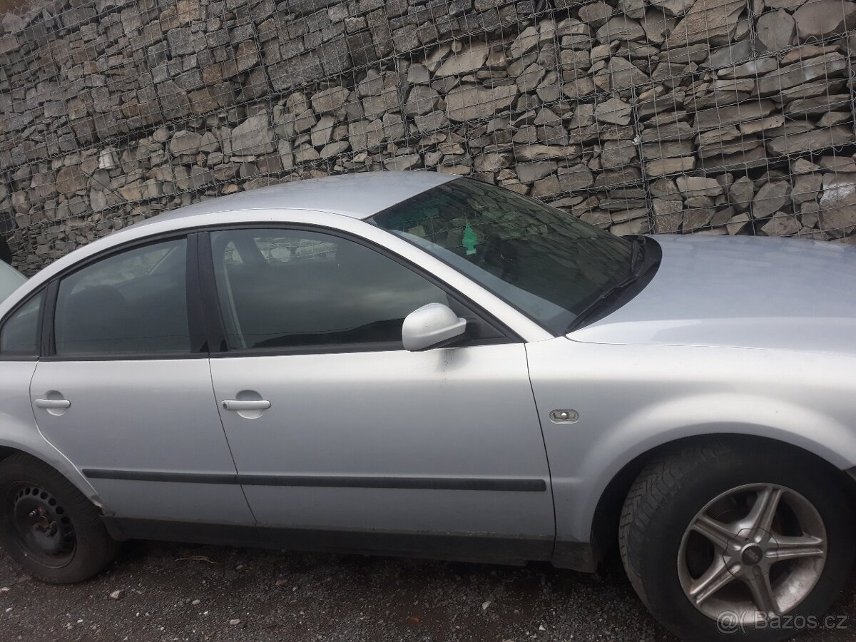Prodám dily Volkswagen Passat b5 1.6 benzín