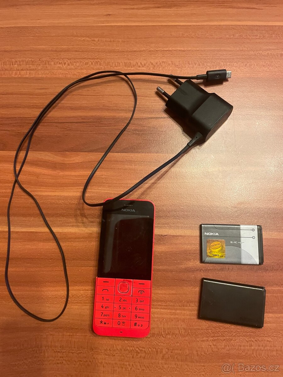 Nokia 220 4G Dual SIM-poškozený kryt