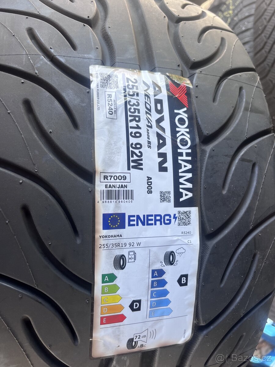 Yokohama ADVAN NEOVA ad08RS 2022