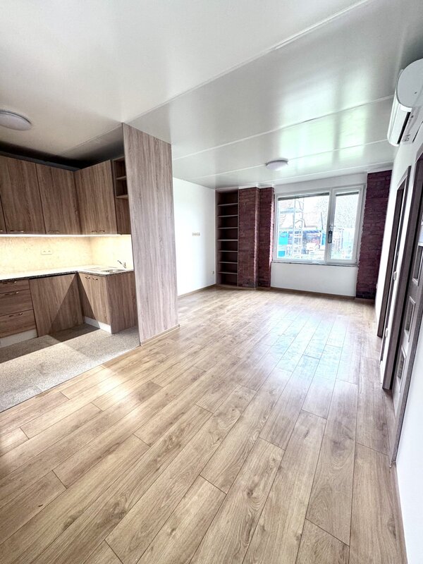 Pronájem prostorného bytu 2+1 (3kk) v RD, 63m2, s vlastním p