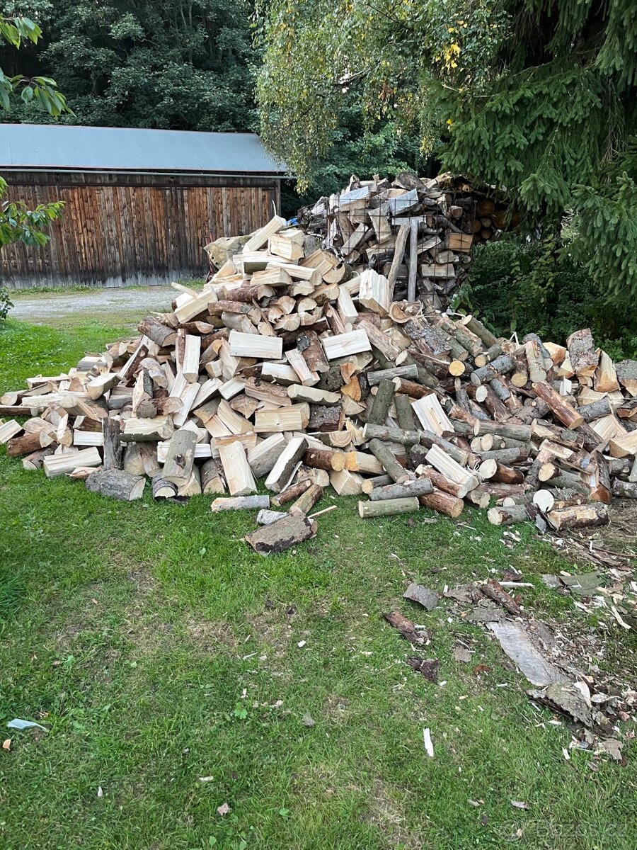 Palivové dřevo štípané měkké