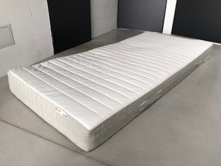 pružinová matrace Ikea