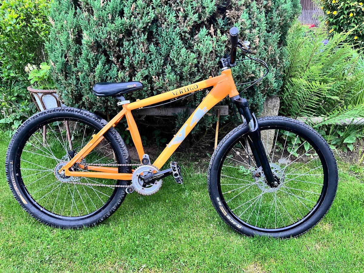 Dirt kolo Ravo vertigo V4