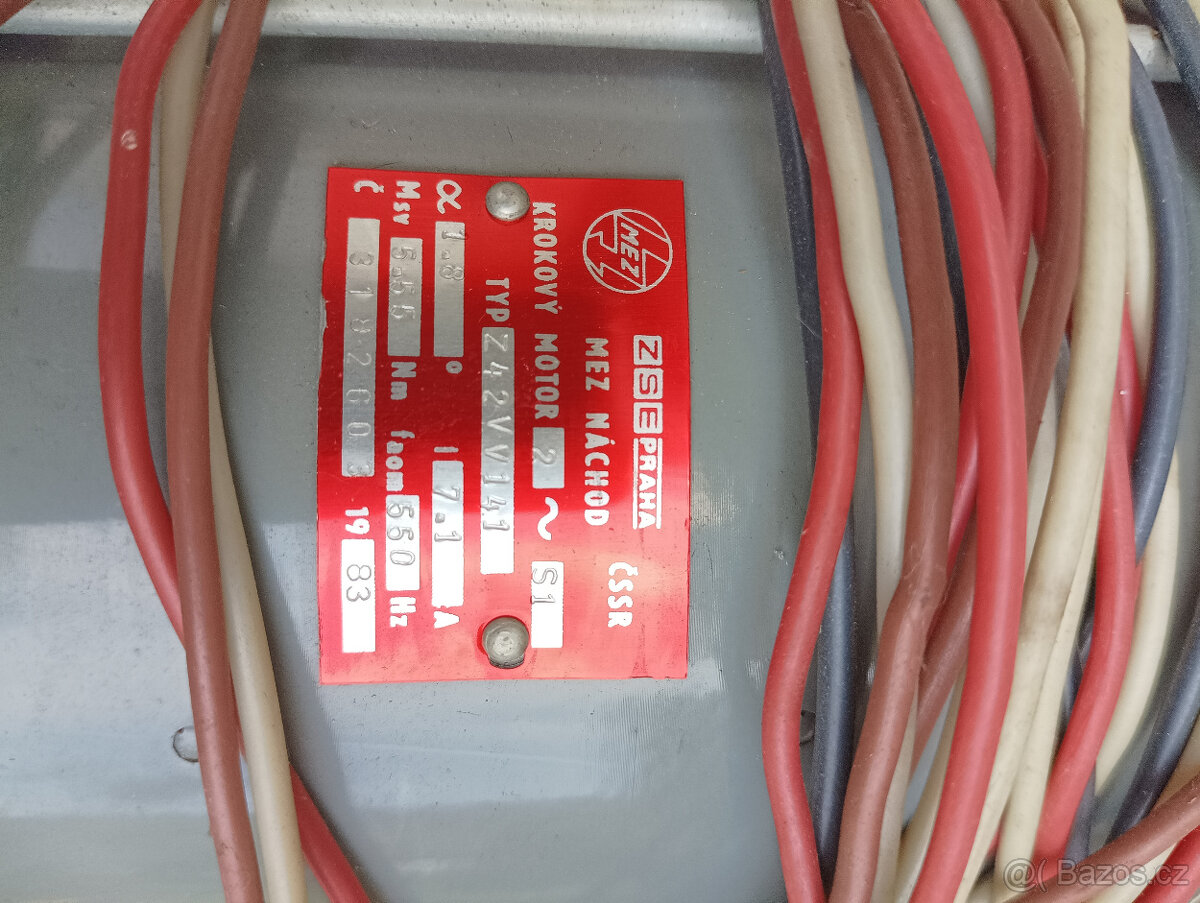 Krokový motor