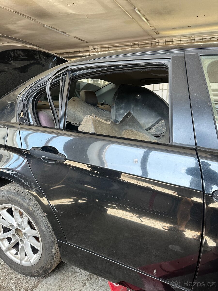 pravé zadní dveře bmw e90