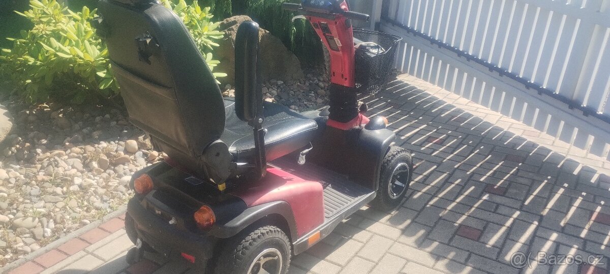 Invalidní elektrický skútr