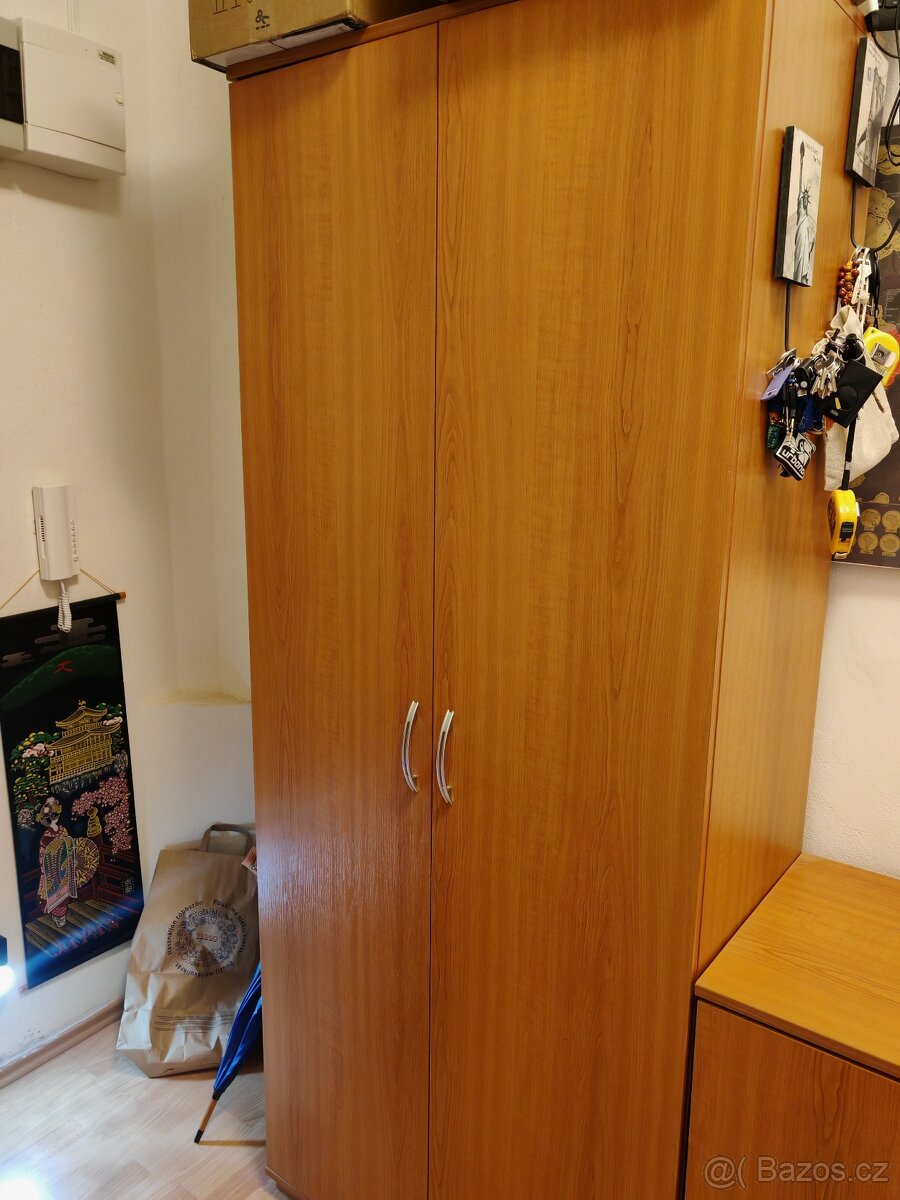 Prodám 2 skříně