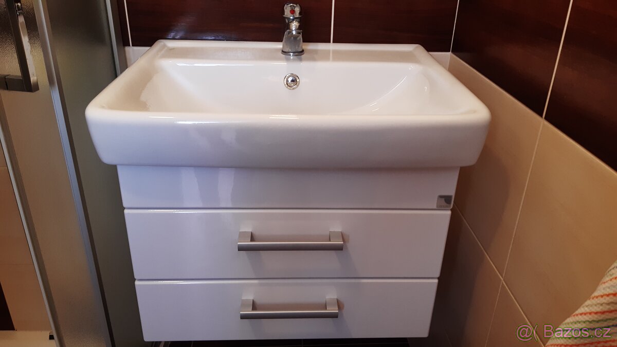 Koupelnová skříňka s umyvadlem