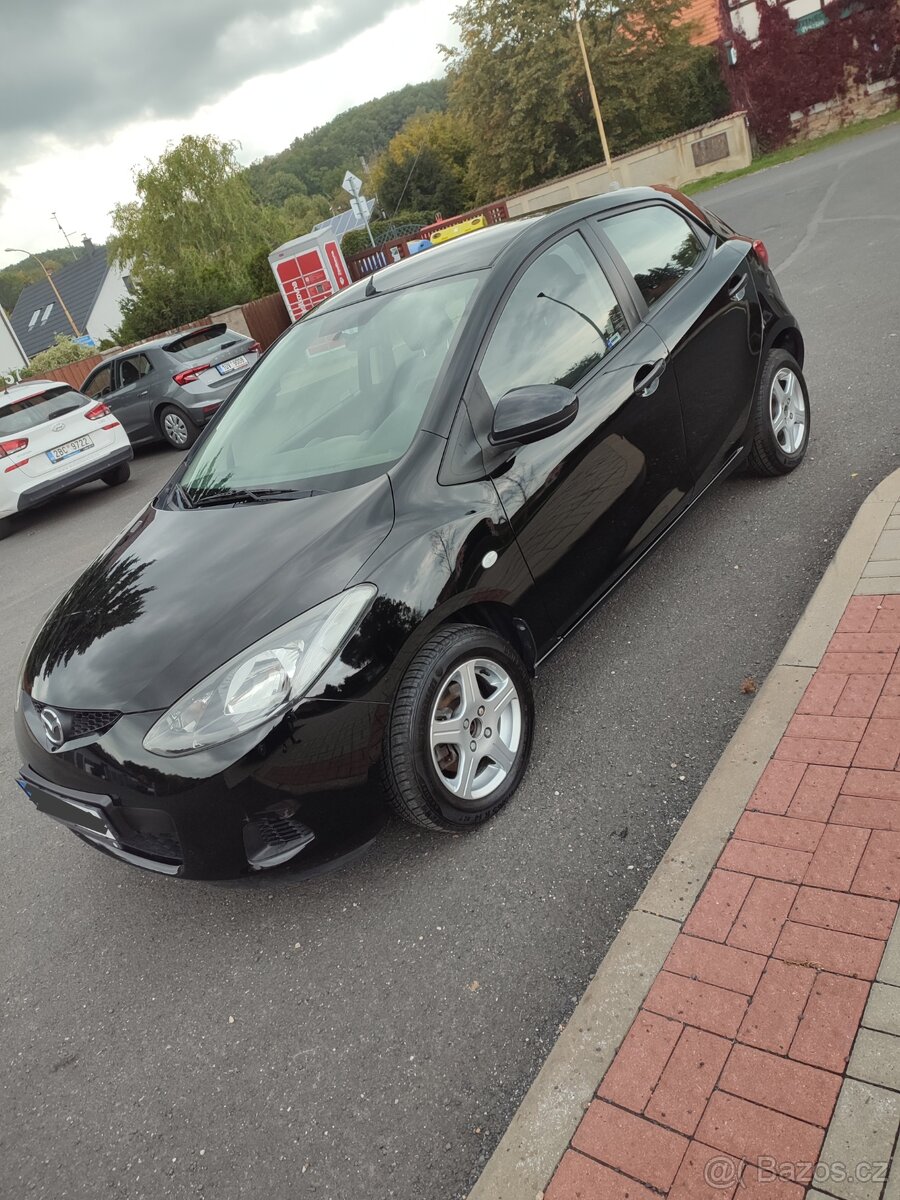 Mazda 2 1.3i, r. 2008 – 84 000 km, první majitel