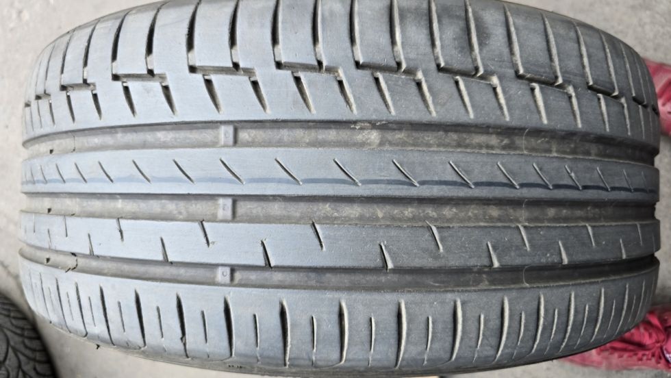 Letní pneumatika 235/45/18 Continental