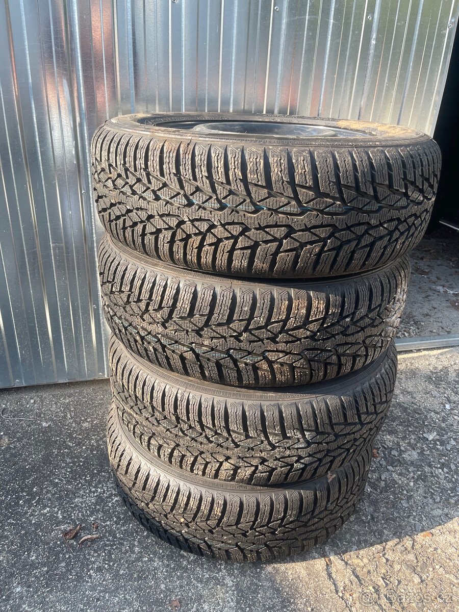 Plechové disky 6Jx15 na zimních pneu Nokian 195/65 R15